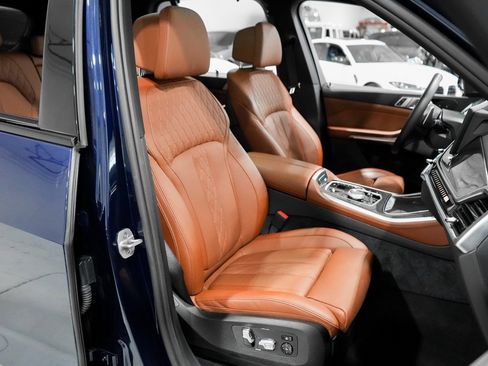 Used 2025 BMW X5 M60i image 25