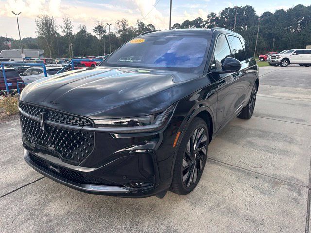Used 2025 Lincoln Nautilus Reserve AWD/4WD image 3