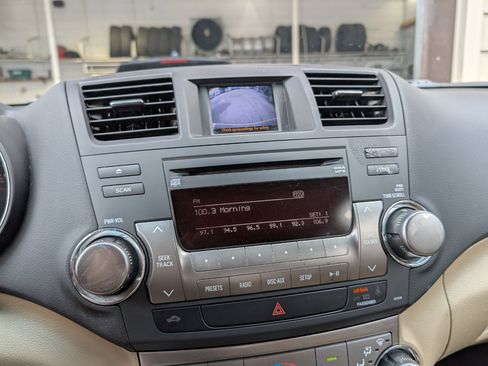 Used 2011 Toyota Highlander 2WD image 15