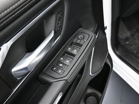 Used 2025 RAM 1500 Laramie image 13