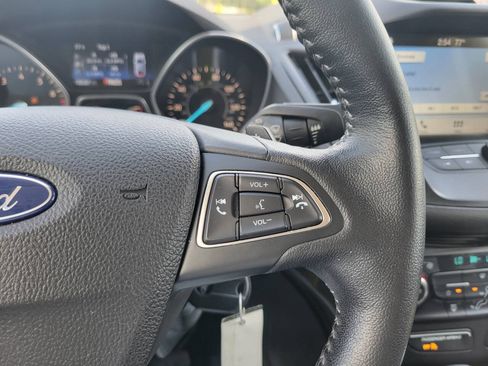 Used 2017 Ford Escape SE w/ Equipment Group 201A AWD/4WD image 16