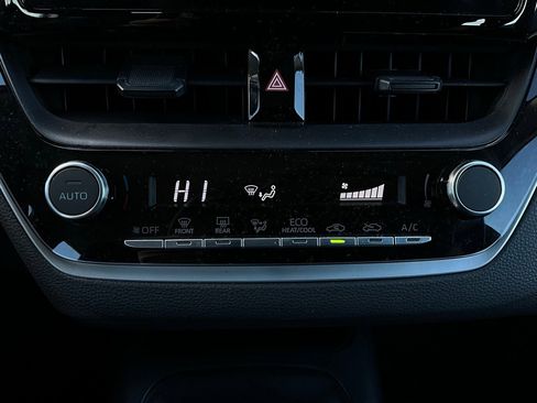 Used 2025 Toyota Corolla LE image 24