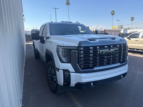 Used 2024 GMC Sierra 3500 Denali Ultimate image 2