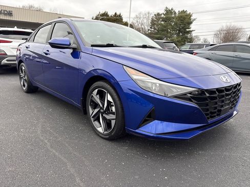 Used 2023 Hyundai Elantra SEL w/ Convenience Package image 1