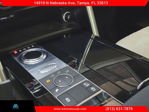 Used 2018 Land Rover Discovery HSE image 19