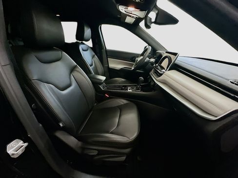 Used 2025 Jeep Compass Limited image 31