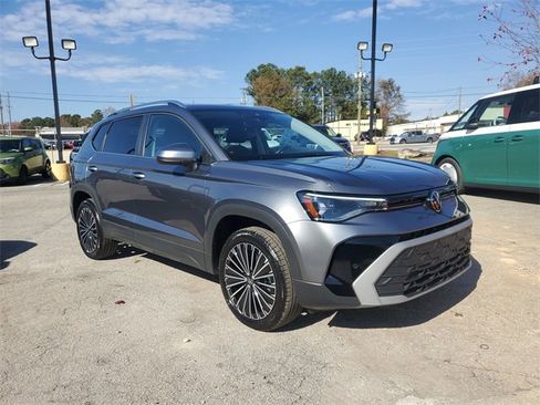 Certified 2025 Volkswagen Taos SE w/ Panoramic Sunroof Package image 3