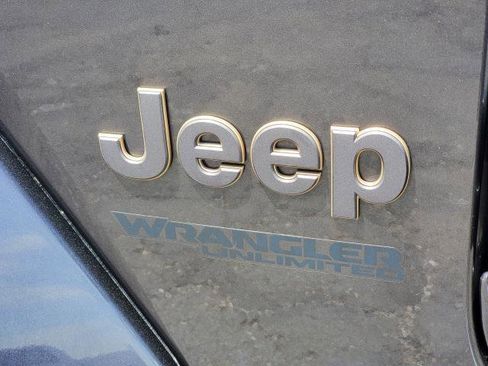 Used 2022 Jeep Wrangler Unlimited Rubicon w/ Xtreme Recon 35" Tire Package AWD/4WD image 28