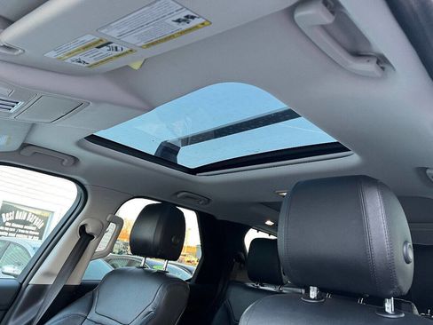 Used 2017 Land Rover Discovery HSE image 27