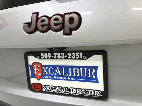 Used 2017 Jeep Grand Cherokee Trailhawk w/ Trailhawk Luxury Group AWD/4WD image 14