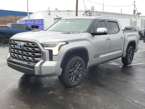 Used 2024 Toyota Tundra Platinum image 9