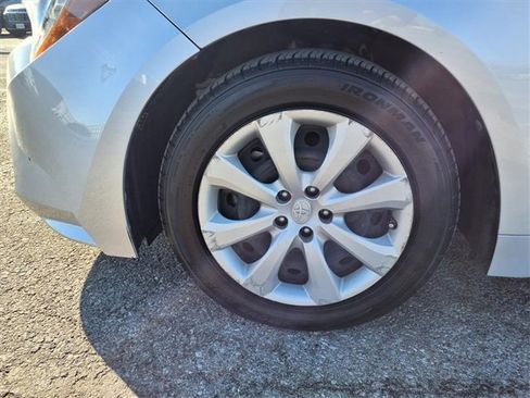 Used 2022 Toyota Corolla LE image 47