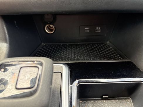 Used 2025 Nissan Pathfinder SV FWD image 25