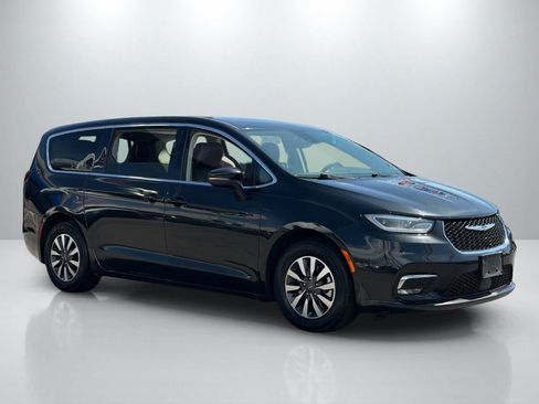 Used 2023 Chrysler Pacifica Touring-L FWD image 10