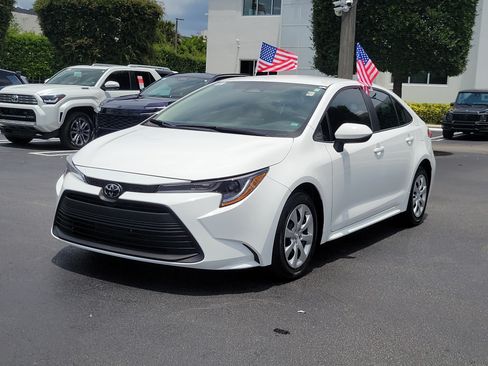 Used 2025 Toyota Corolla LE FWD image 6
