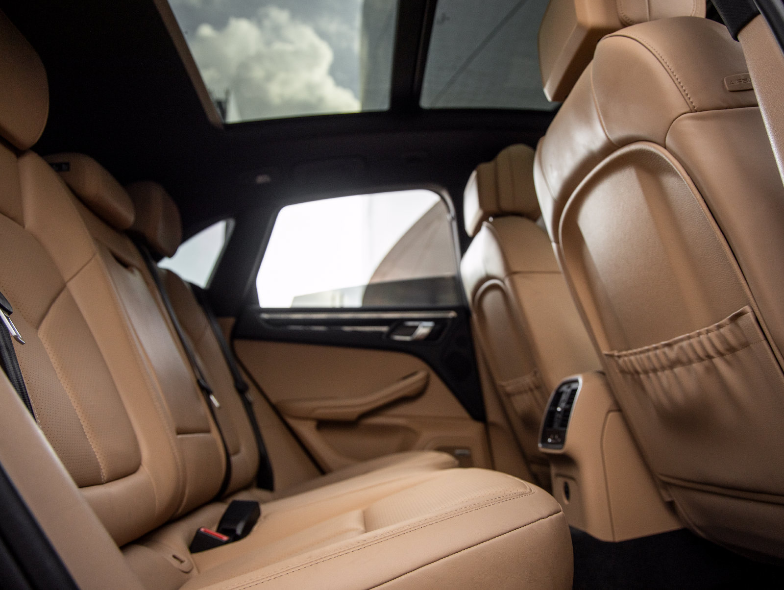 Certified 2024 Porsche Macan AWD/4WD image 40
