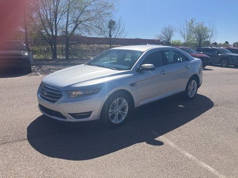 Used 2015 Ford Taurus SEL FWD image 2