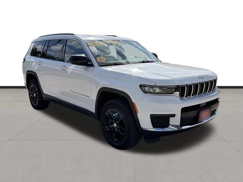 Used 2025 Jeep Grand Cherokee L Laredo RWD image 3