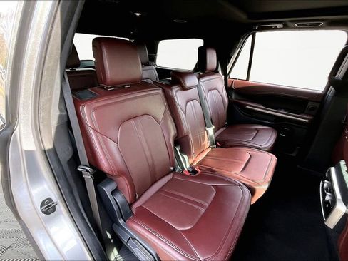 Used 2024 Ford Expedition Limited image 17