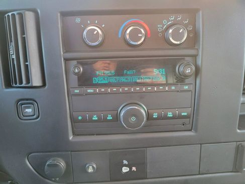 Used 2017 GMC Savana 2500 image 6