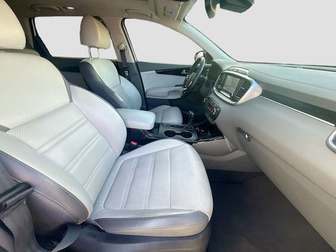 Used 2019 Kia Sorento SX image 32