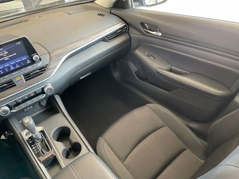 Used 2025 Nissan Altima 2.5 SV FWD image 35