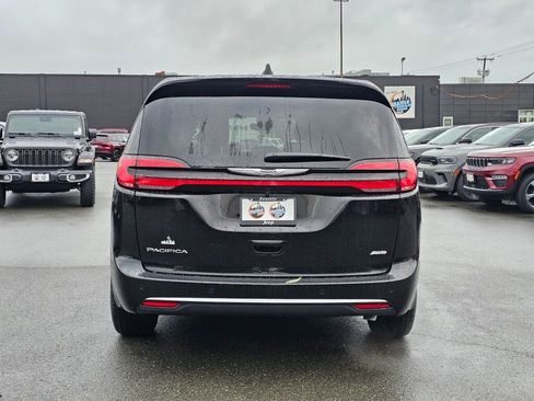 New 2026 Chrysler Pacifica Select image 7