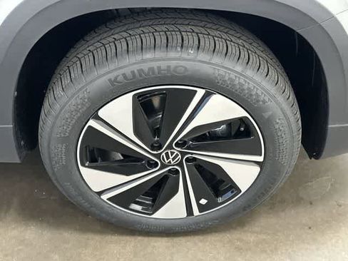 New 2026 Volkswagen Taos SE AWD/4WD image 5