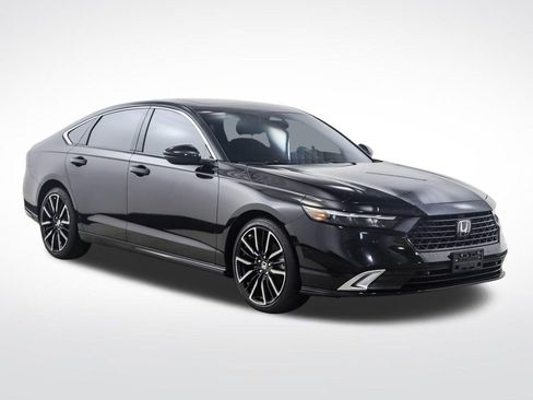 Used 2024 Honda Accord Touring image 7