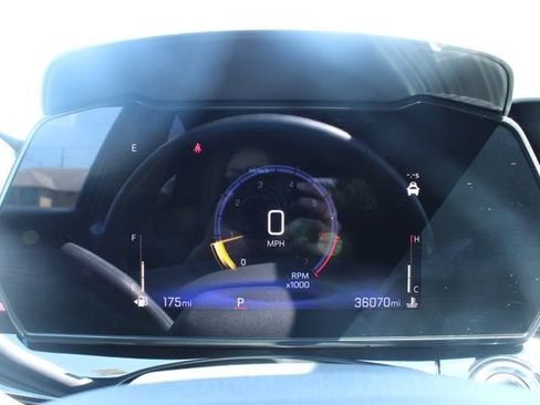 Used 2024 Chevrolet Trax RS w/ Sunroof Package FWD image 24