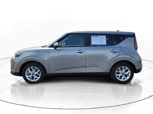 Used 2025 Kia Soul LX w/ LX Technology Package image 4