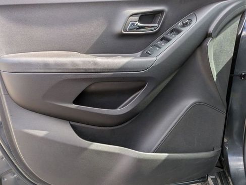 Used 2017 Chevrolet Trax LT w/ LT Convenience Package FWD image 14