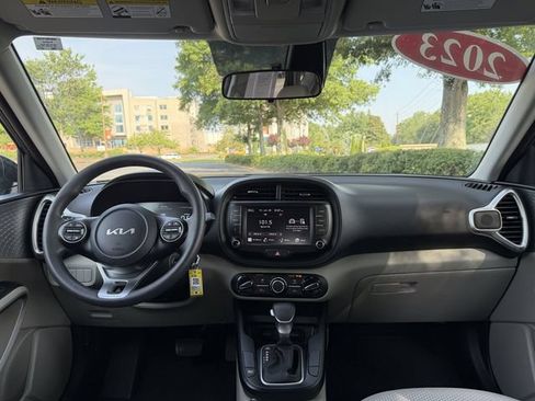 Certified 2023 Kia Soul LX w/ LX Technology Package FWD image 31