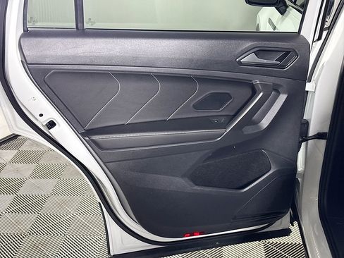 Certified 2022 Volkswagen Tiguan SE image 19