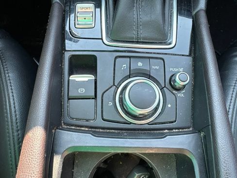 Used 2017 MAZDA MAZDA3 Grand Touring FWD image 10