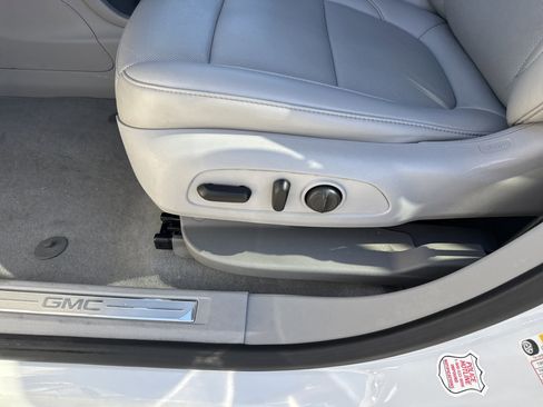 Used 2021 GMC Acadia SLT image 12