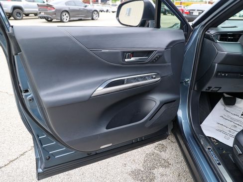 Certified 2024 Toyota Venza XLE AWD/4WD image 29