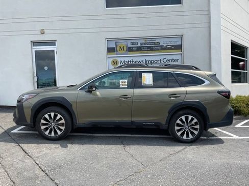 Used 2025 Subaru Outback Limited AWD/4WD image 2