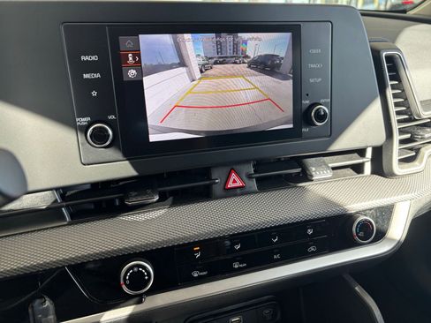 Used 2025 Kia Sportage LX image 17