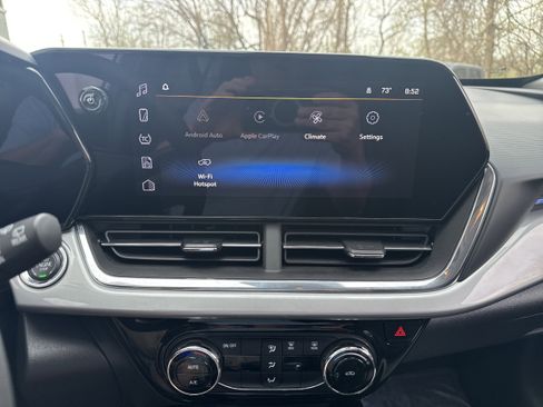 Used 2025 Chevrolet Trax LT image 14