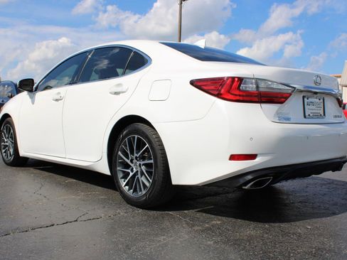 Used 2017 Lexus ES 350 w/ Navigation System Package image 10