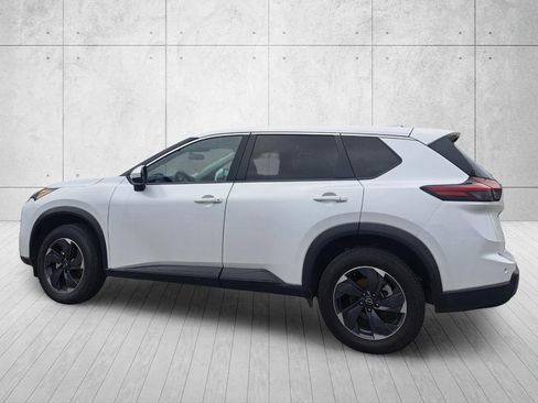 Used 2024 Nissan Rogue SV AWD/4WD image 7