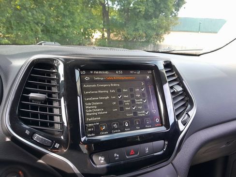 Used 2021 Jeep Cherokee Limited w/ Elite Package AWD/4WD image 29