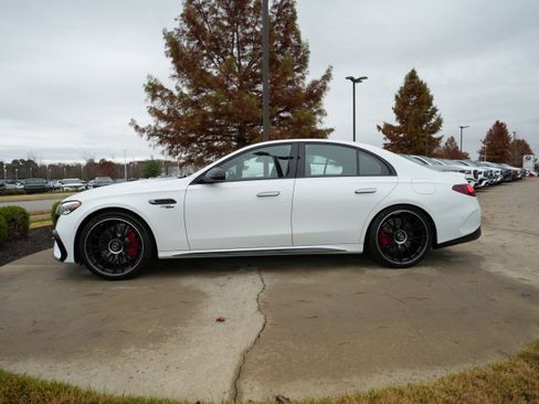 New 2026 Mercedes-Benz E 53 AMG e 4MATIC Sedan image 4