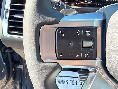 New 2025 Land Rover Discovery Dynamic SE image 38