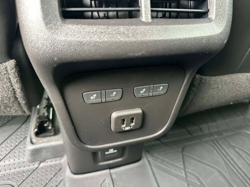 Used 2022 Chevrolet Equinox Premier image 13