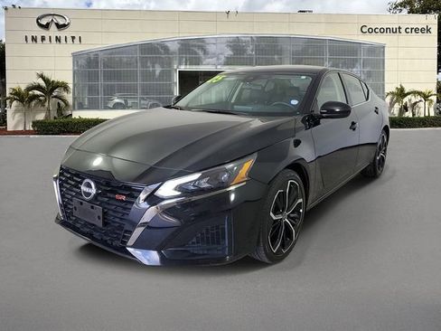 Used 2025 Nissan Altima 2.5 SR FWD image 3