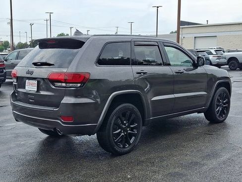 Used 2021 Jeep Grand Cherokee Laredo X AWD/4WD image 2