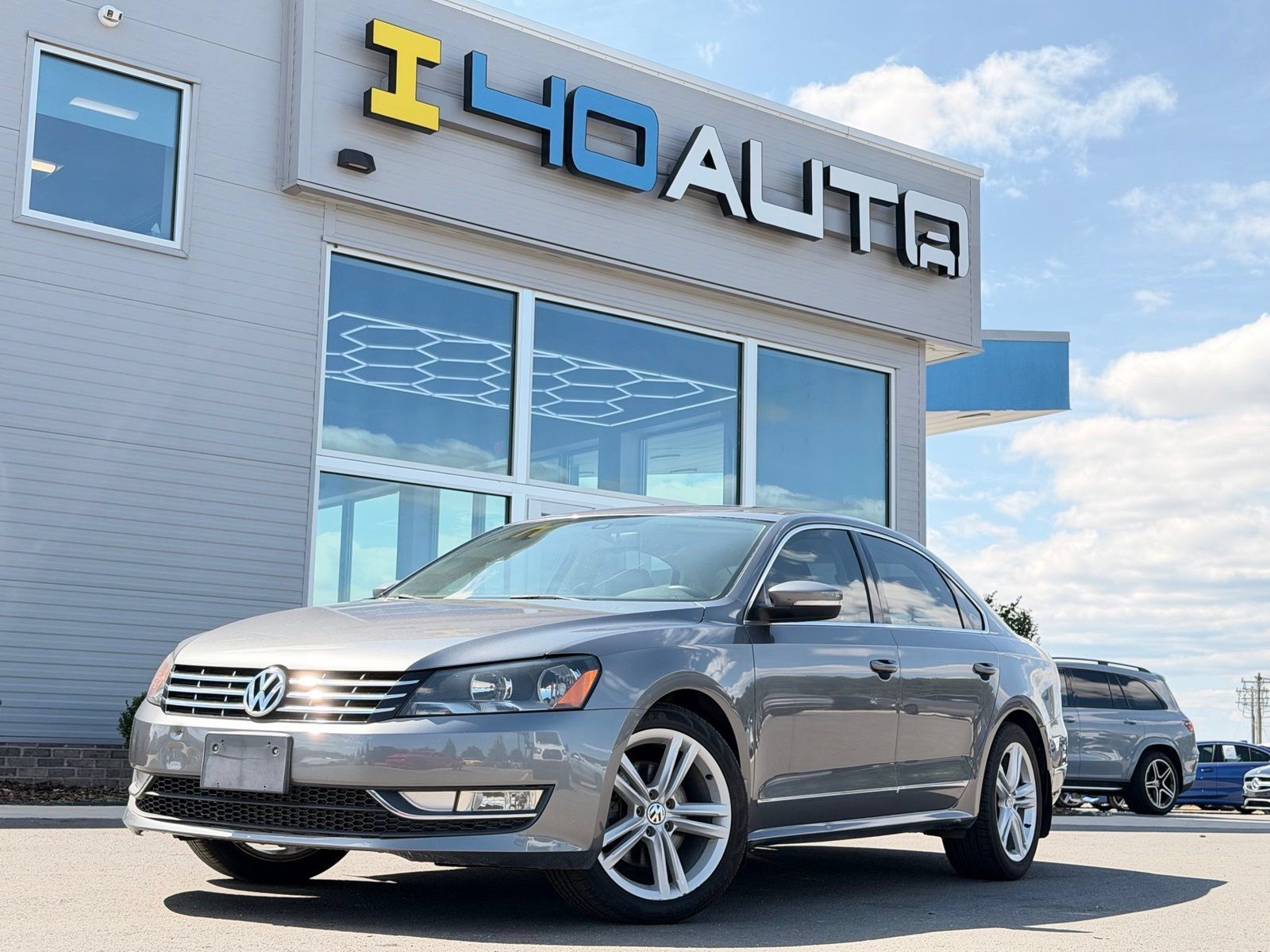 Used 2015 Volkswagen Passat TDI SEL Premium FWD image 1