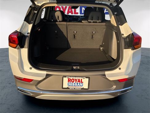 Used 2023 Buick Encore GX Essence w/ Experience Buick Package image 9